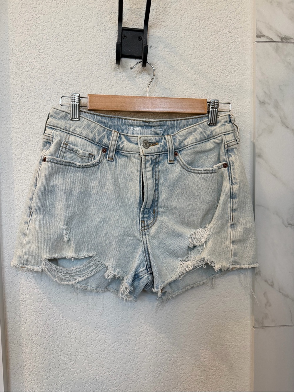 Old Navy Light Wash Curvy OG Straight Distressed Denim Shorts - Light Blue